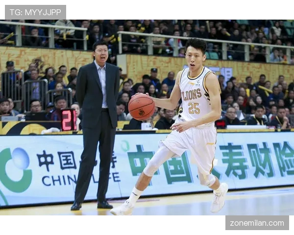 篮球比赛中翻腕违例的规则解析：如何正确判罚？
